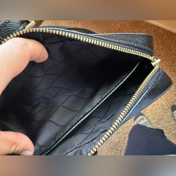 EUC Michael Kors Jet Set Large Saffiano Leather
Crossbody Bag - Picture 7 of 9